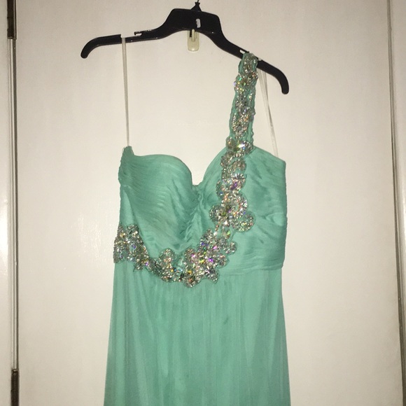 Prom Dress Excellent Condition!! - Picture 2 of 6
